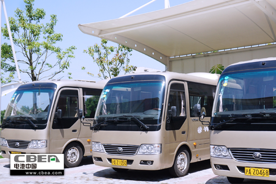 1463362678203012517.jpg 圖為杉杉股份運(yùn)營(yíng)的電動(dòng)客車.jpg