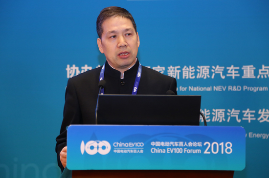 1516512128772071833.jpg 峰會3:周晉峰-中國綠發會秘書長、羅馬俱樂部成員.jpg