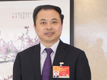 全國人大代表、天能集團張?zhí)烊危航ㄗh優(yōu)化鉛蓄電池產(chǎn)業(yè)財稅政策