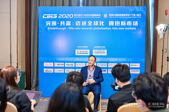 圖為CBIS2020會(huì)議期間媒體記者正在采訪嘉賓