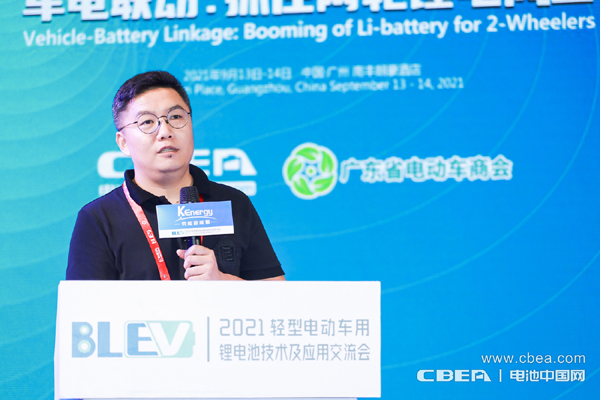 江蘇新日電動車股份有限公司兩輪車事業群總裁許舒暢作主題演講 江蘇新日電動車股份有限公司兩輪車事業群總裁許舒暢作主題演講