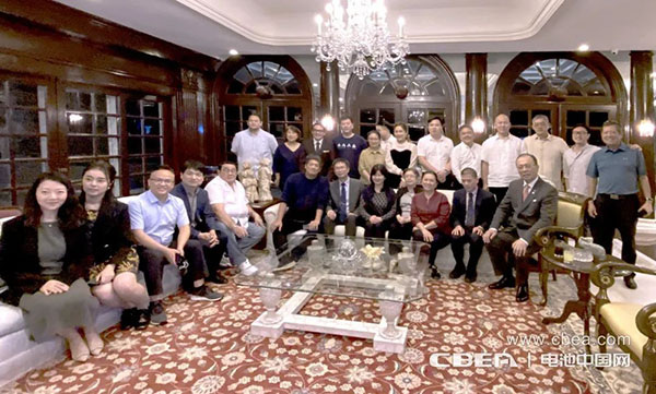 動(dòng)力電池應(yīng)用分會(huì)商務(wù)考察團(tuán)一行,應(yīng)邀參加中國菲律賓商會(huì)會(huì)長David Lim舉辦的企業(yè)家聚會(huì) 動(dòng)力電池應(yīng)用分會(huì)商務(wù)考察團(tuán)一行,應(yīng)邀參加中國菲律賓商會(huì)會(huì)長David Lim舉辦的企業(yè)家聚會(huì)