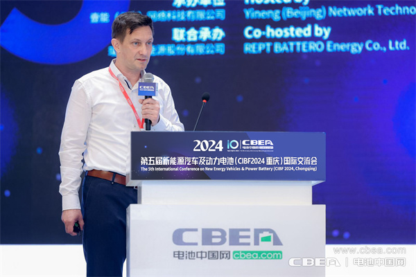 動力電池實(shí)現(xiàn)“千里躍遷” 動力電池實(shí)現(xiàn)“千里躍遷”