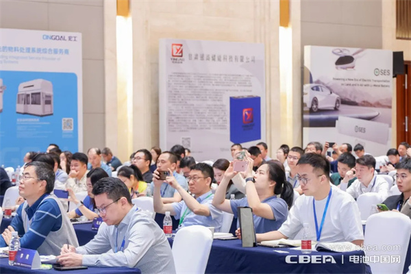 動力電池實(shí)現(xiàn)“千里躍遷” 動力電池實(shí)現(xiàn)“千里躍遷”