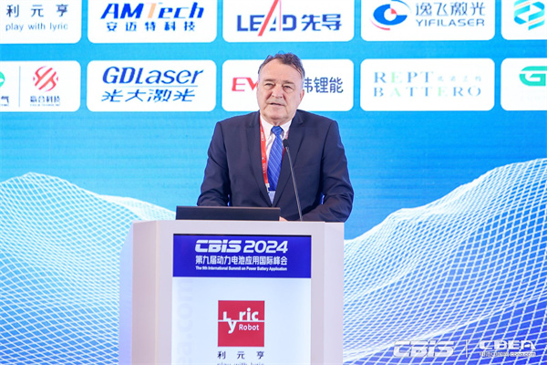 斯洛伐克共和國(guó)駐上海總領(lǐng)事館總領(lǐng)事伊戈?duì)枴づ磷衾讼壬罗o 斯洛伐克共和國(guó)駐上海總領(lǐng)事館總領(lǐng)事伊戈?duì)枴づ磷衾讼壬罗o