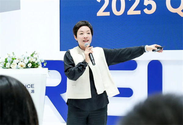 「極耳無(wú)界 能量登峰」發(fā)布會(huì)圓滿落幕:睿恩21700-6Ah電池全球首發(fā),攜手蔡司共繪質(zhì)量新篇章 「極耳無(wú)界 能量登峰」發(fā)布會(huì)圓滿落幕:睿恩21700-6Ah電池全球首發(fā),攜手蔡司共繪質(zhì)量新篇章