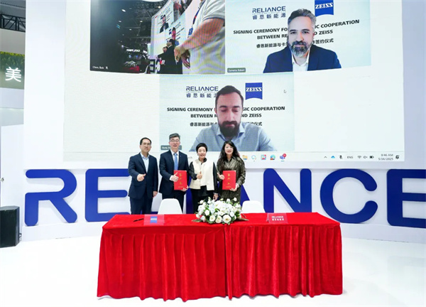 「極耳無(wú)界 能量登峰」發(fā)布會(huì)圓滿落幕:睿恩21700-6Ah電池全球首發(fā),攜手蔡司共繪質(zhì)量新篇章 「極耳無(wú)界 能量登峰」發(fā)布會(huì)圓滿落幕:睿恩21700-6Ah電池全球首發(fā),攜手蔡司共繪質(zhì)量新篇章